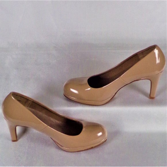 CL BY LAUNDRY size 8.5 nude/taupe faux-patent-leather high-heel pumps all synth. - Picture 4 of 16